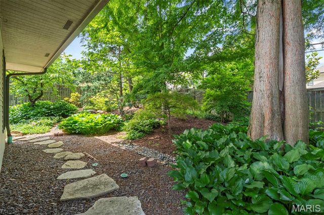 149 N Hanley Road, University City, MO 63105