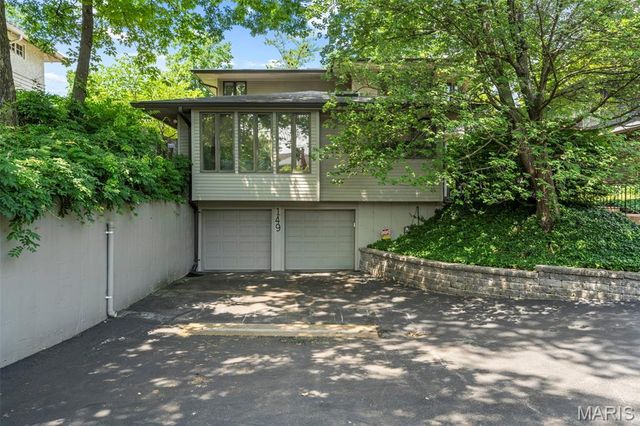 149 N Hanley Road, University City, MO 63105