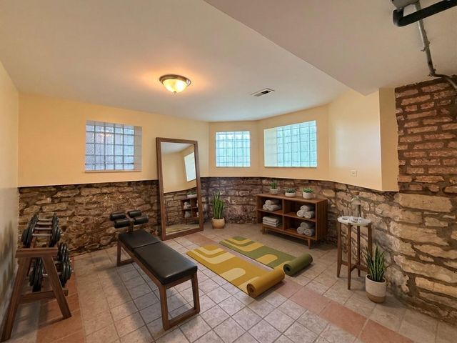 1527 E 66th Place, Chicago, IL 60637