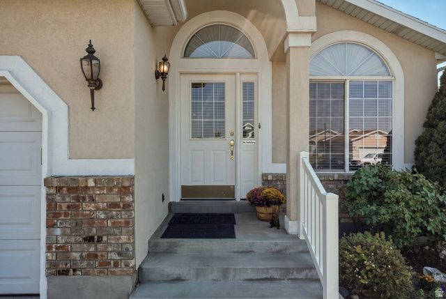 9748 N FERGUSON DR, Cedar Hills, UT 84062