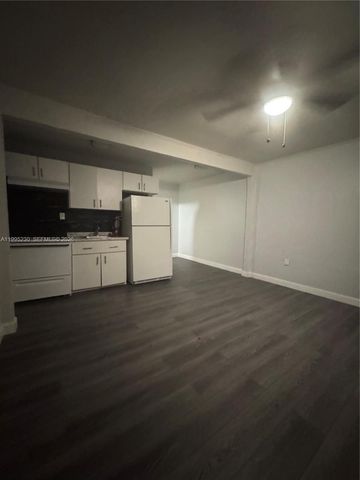 7802 NW 8th Ave 3, Miami, FL 33150