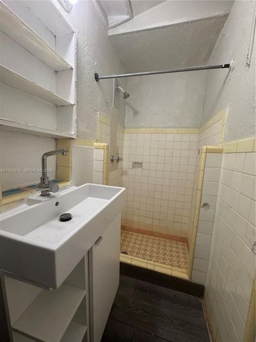 7802 NW 8th Ave 3, Miami, FL 33150