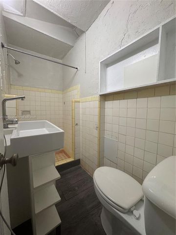 7802 NW 8th Ave 3, Miami, FL 33150