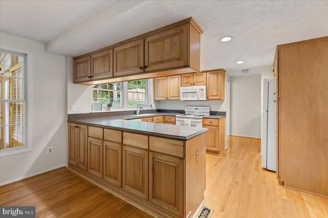 7805 ROUNDABOUT WAY, Springfield, VA 22153