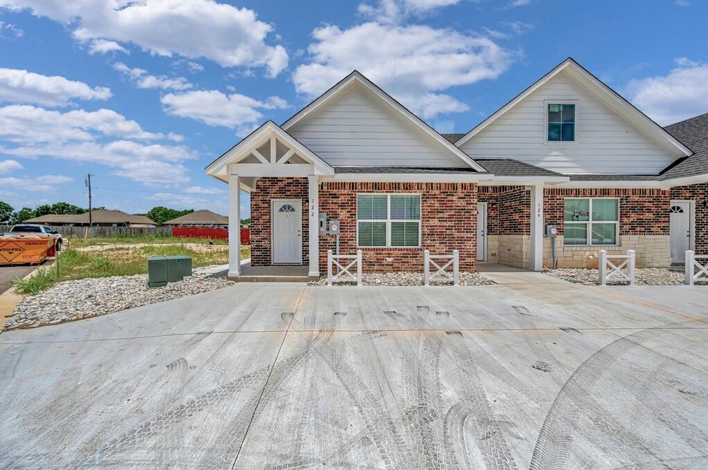 128 Morris Court, Mcgregor, TX 76657