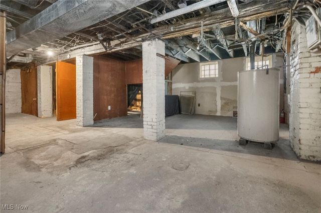 10624 Grantwood Avenue, Cleveland, OH 44108