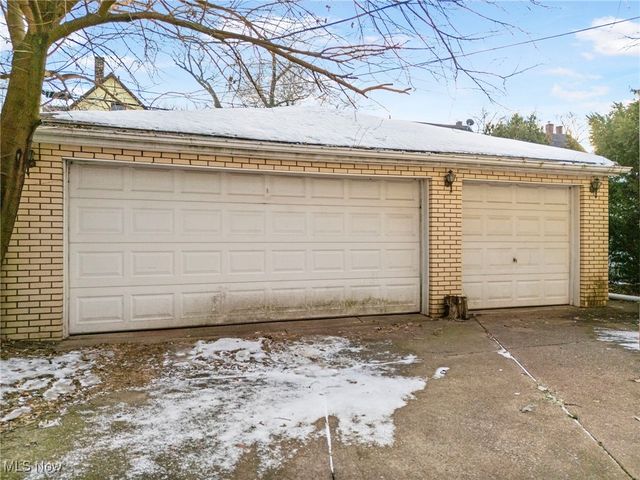 10624 Grantwood Avenue, Cleveland, OH 44108