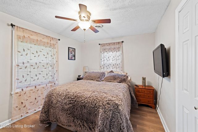 10804 June Dr, Fairdale, KY 40118