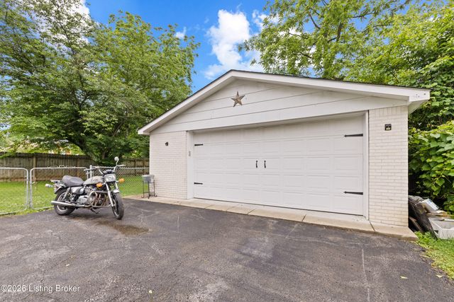 10804 June Dr, Fairdale, KY 40118