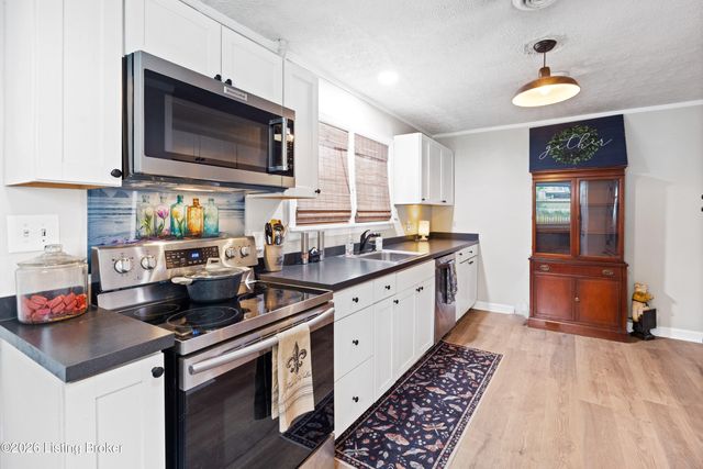 10804 June Dr, Fairdale, KY 40118