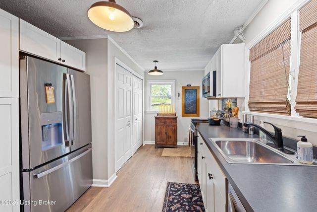 10804 June Dr, Fairdale, KY 40118