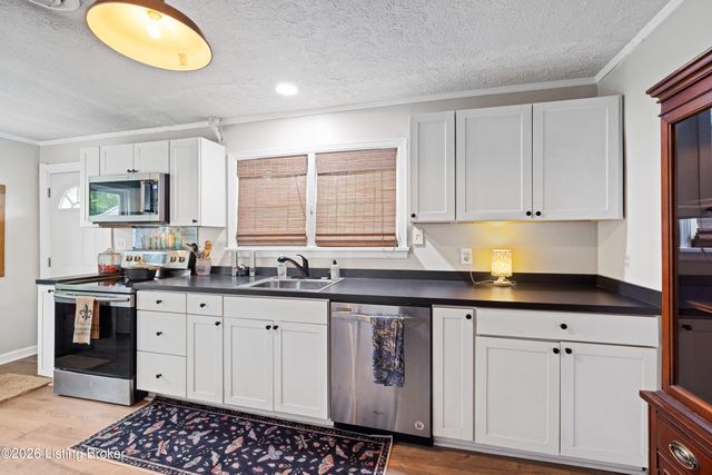 10804 June Dr, Fairdale, KY 40118