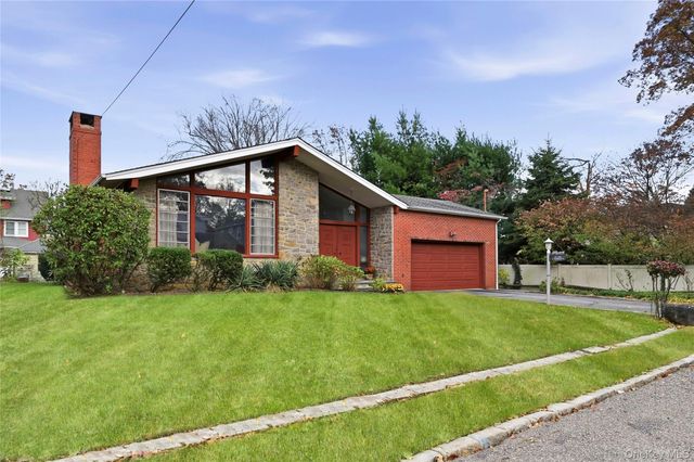 11 Washington Place, Port Washington, NY 11050