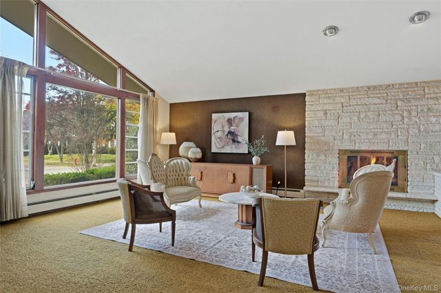 11 Washington Place, Port Washington, NY 11050