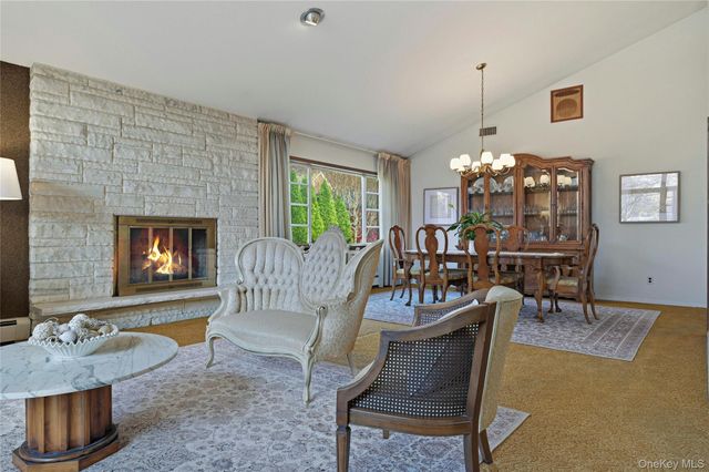 11 Washington Place, Port Washington, NY 11050