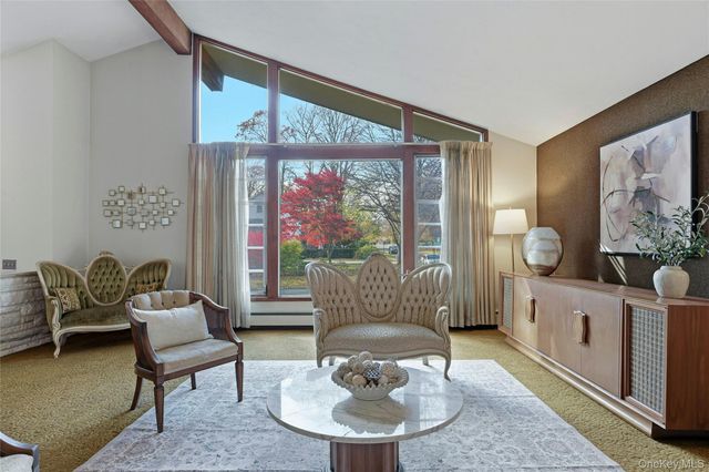 11 Washington Place, Port Washington, NY 11050