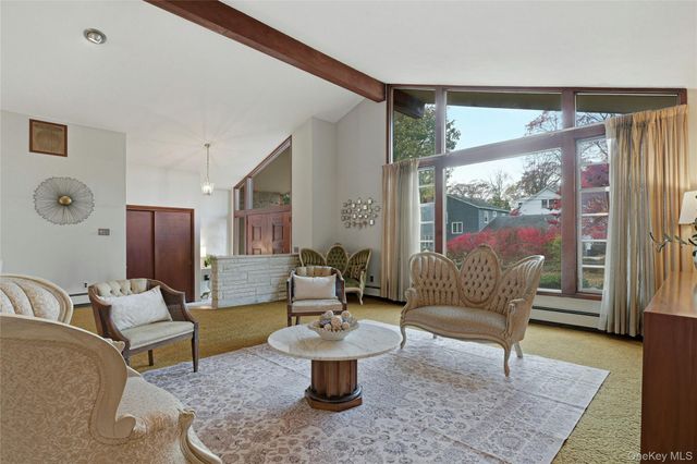 11 Washington Place, Port Washington, NY 11050