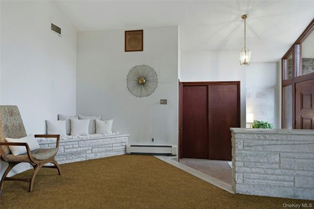 11 Washington Place, Port Washington, NY 11050