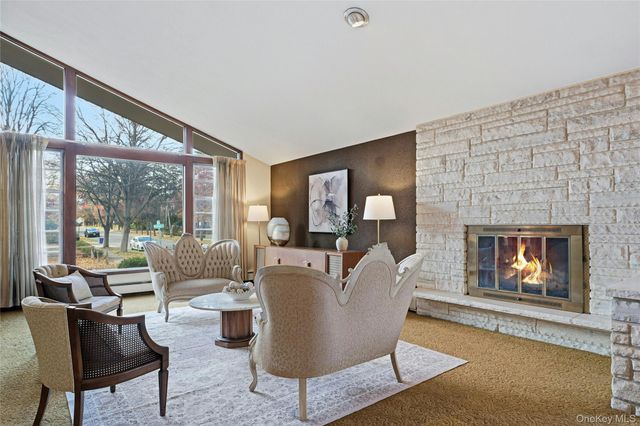 11 Washington Place, Port Washington, NY 11050