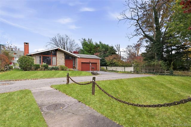 11 Washington Place, Port Washington, NY 11050