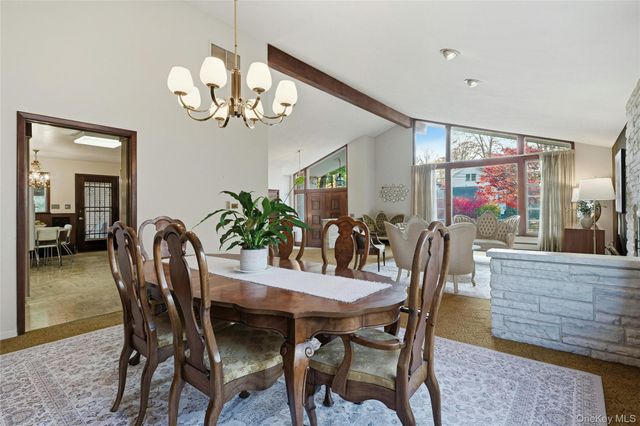 11 Washington Place, Port Washington, NY 11050