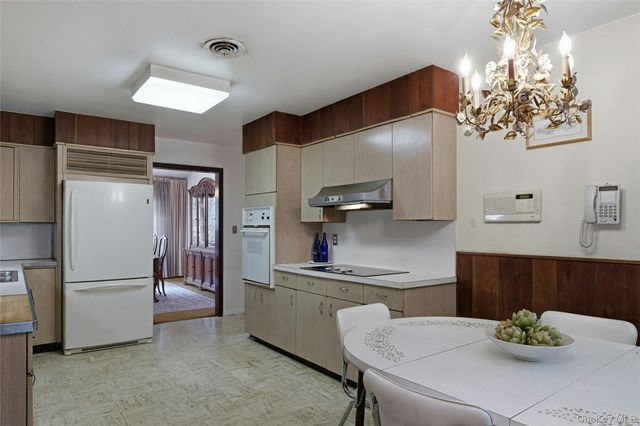 11 Washington Place, Port Washington, NY 11050