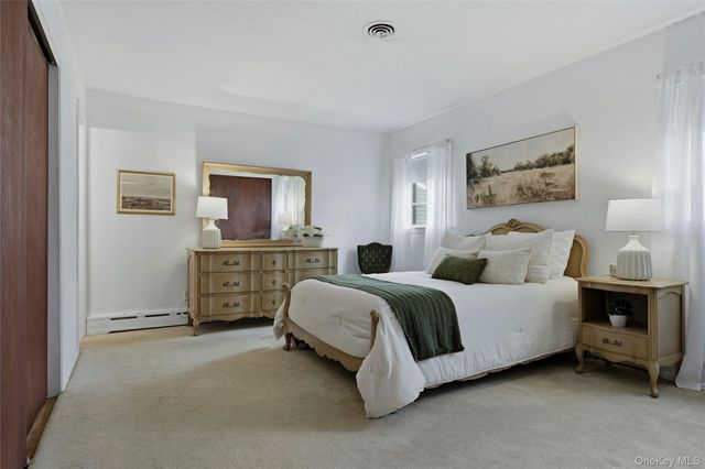 11 Washington Place, Port Washington, NY 11050