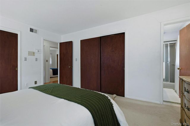 11 Washington Place, Port Washington, NY 11050