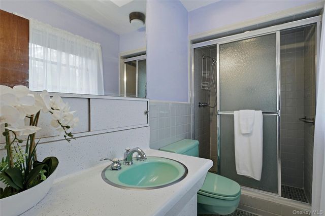 11 Washington Place, Port Washington, NY 11050