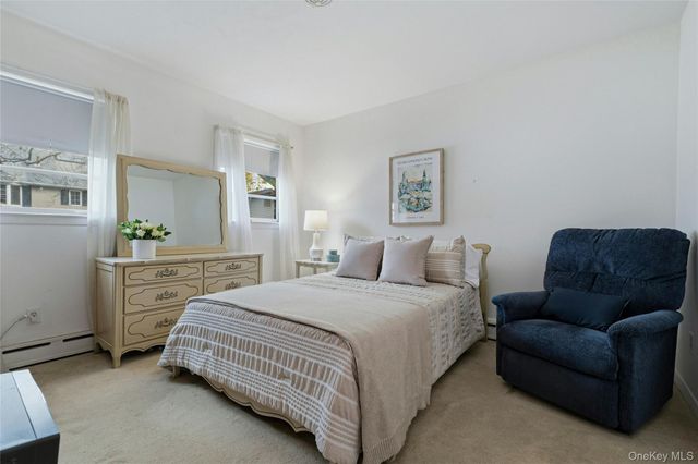 11 Washington Place, Port Washington, NY 11050