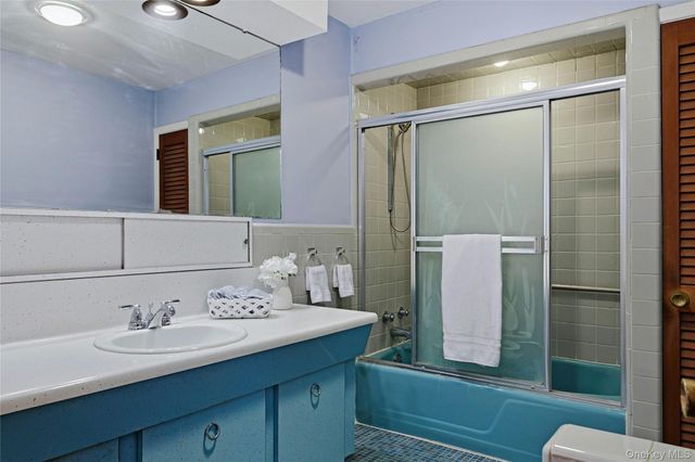 11 Washington Place, Port Washington, NY 11050