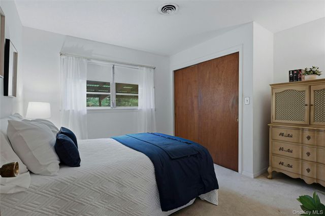 11 Washington Place, Port Washington, NY 11050