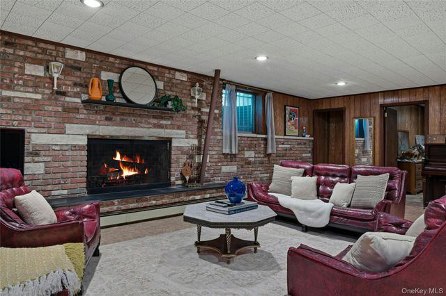 11 Washington Place, Port Washington, NY 11050