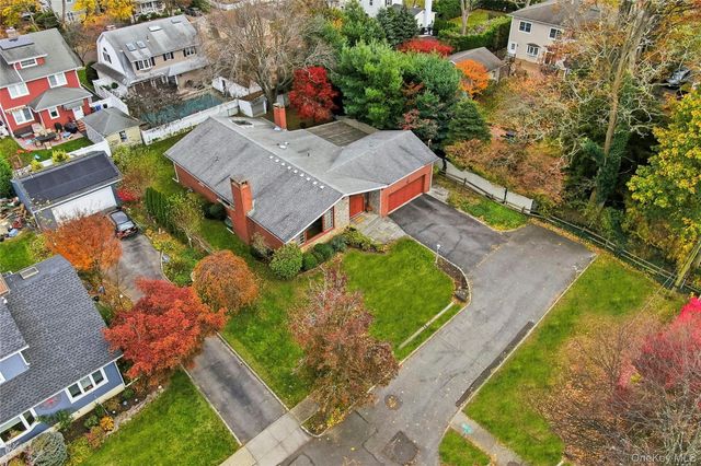 11 Washington Place, Port Washington, NY 11050