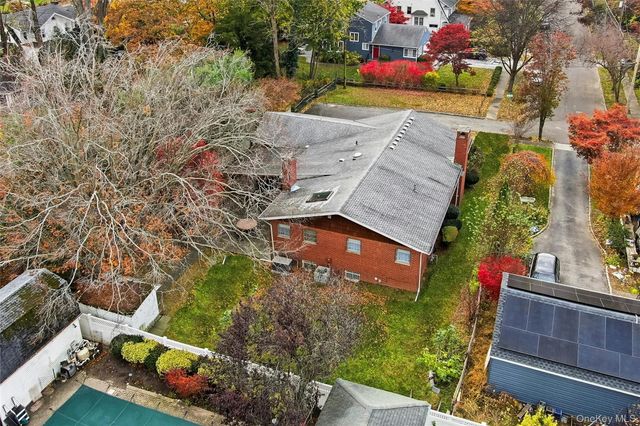 11 Washington Place, Port Washington, NY 11050