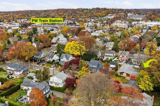 11 Washington Place, Port Washington, NY 11050