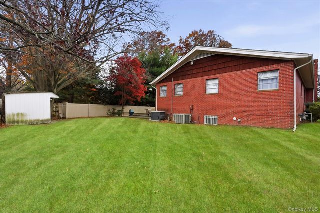 11 Washington Place, Port Washington, NY 11050