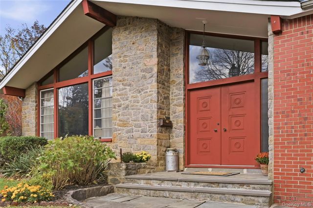 11 Washington Place, Port Washington, NY 11050