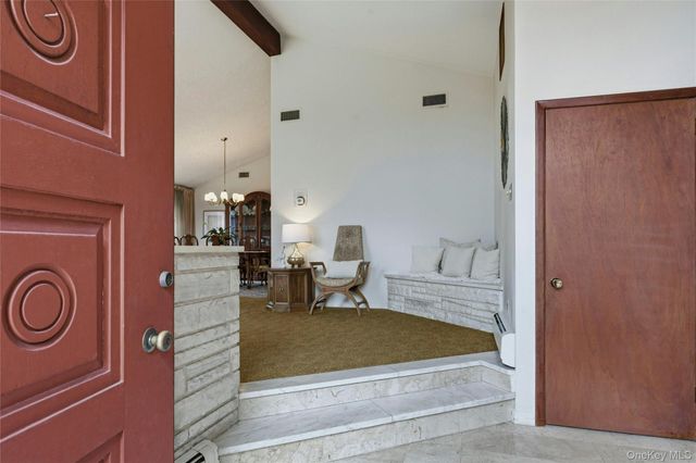 11 Washington Place, Port Washington, NY 11050