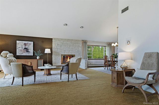 11 Washington Place, Port Washington, NY 11050