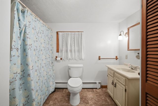 83 Union Rd, Wales, MA 01081