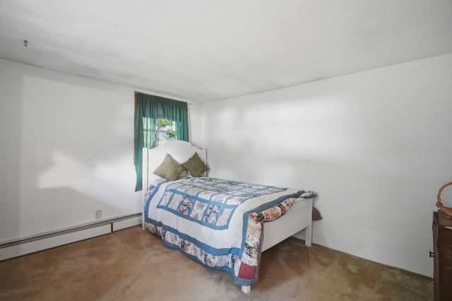 83 Union Rd, Wales, MA 01081