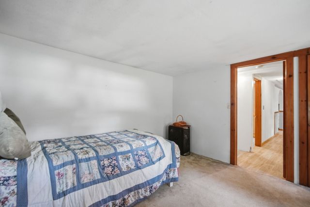 83 Union Rd, Wales, MA 01081