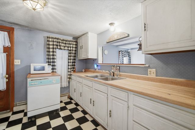 83 Union Rd, Wales, MA 01081