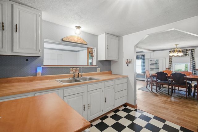 83 Union Rd, Wales, MA 01081