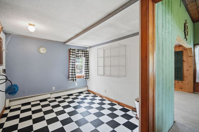 83 Union Rd, Wales, MA 01081