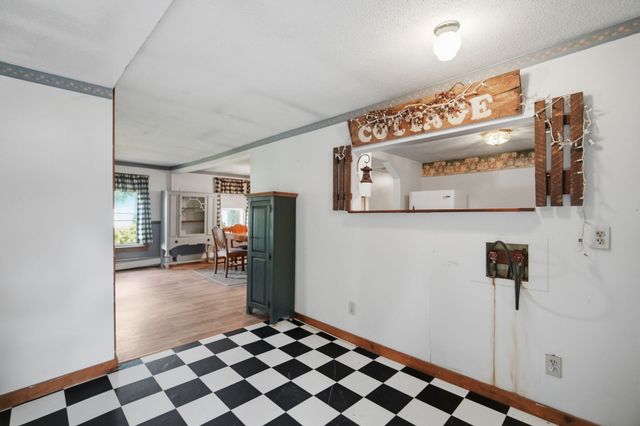 83 Union Rd, Wales, MA 01081