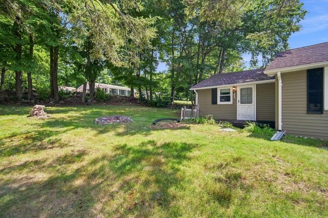 83 Union Rd, Wales, MA 01081