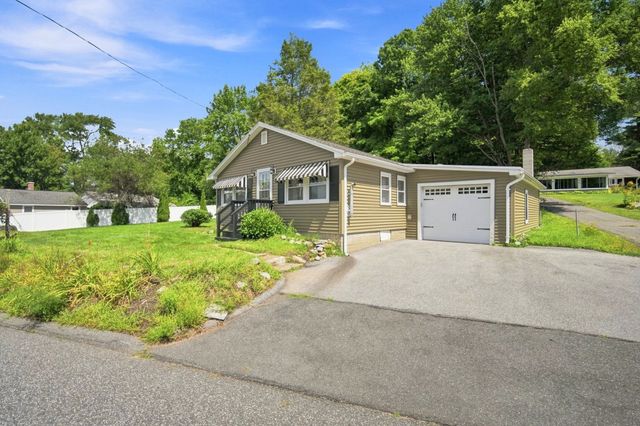 83 Union Rd, Wales, MA 01081