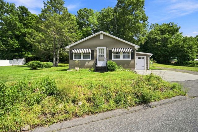 83 Union Rd, Wales, MA 01081